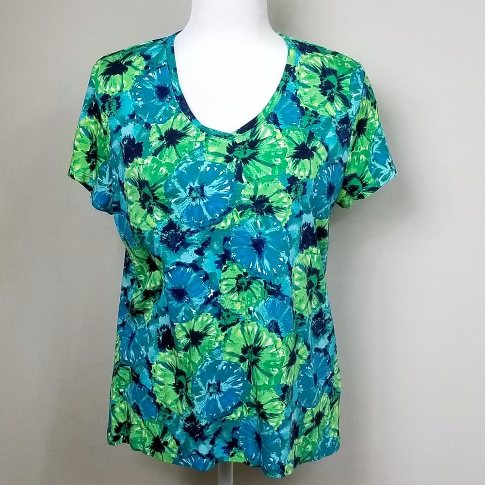 📍EUC📍Size L - Croft & Barrow V-neck Tee